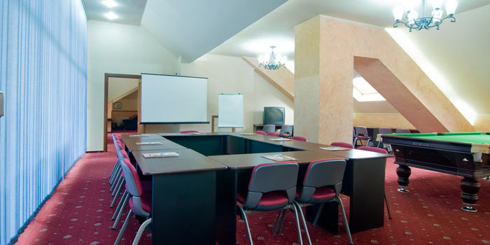 commercial-carpet-cleaning-conference-room